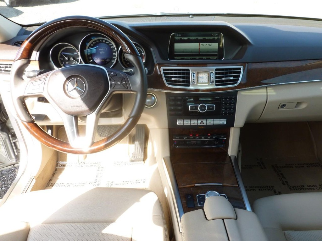 Mercedes-Benz E-Class Vehicle Image 07