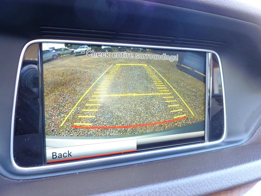 Mercedes-Benz E-Class Vehicle Image 10