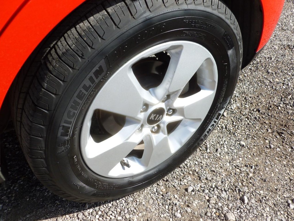 Kia Soul Vehicle Image 13