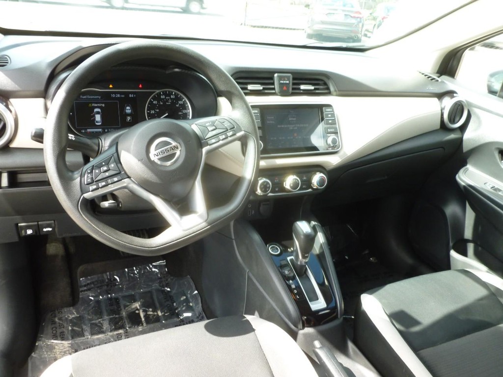 Nissan Versa Vehicle Image 07