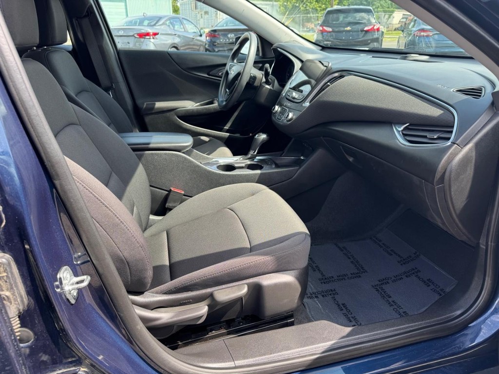 Chevrolet Malibu Vehicle Image 14