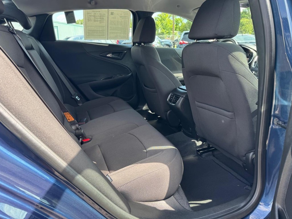 Chevrolet Malibu Vehicle Image 15
