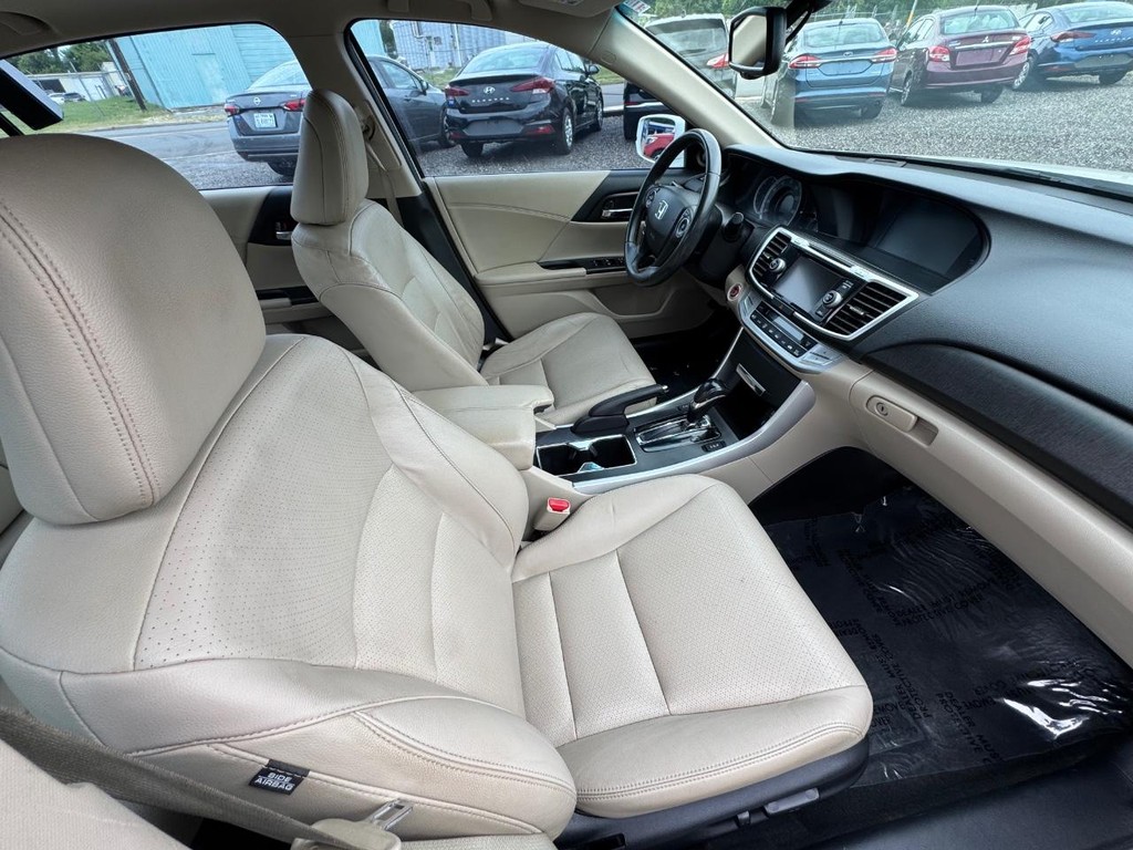 Honda Accord Sedan Vehicle Image 17
