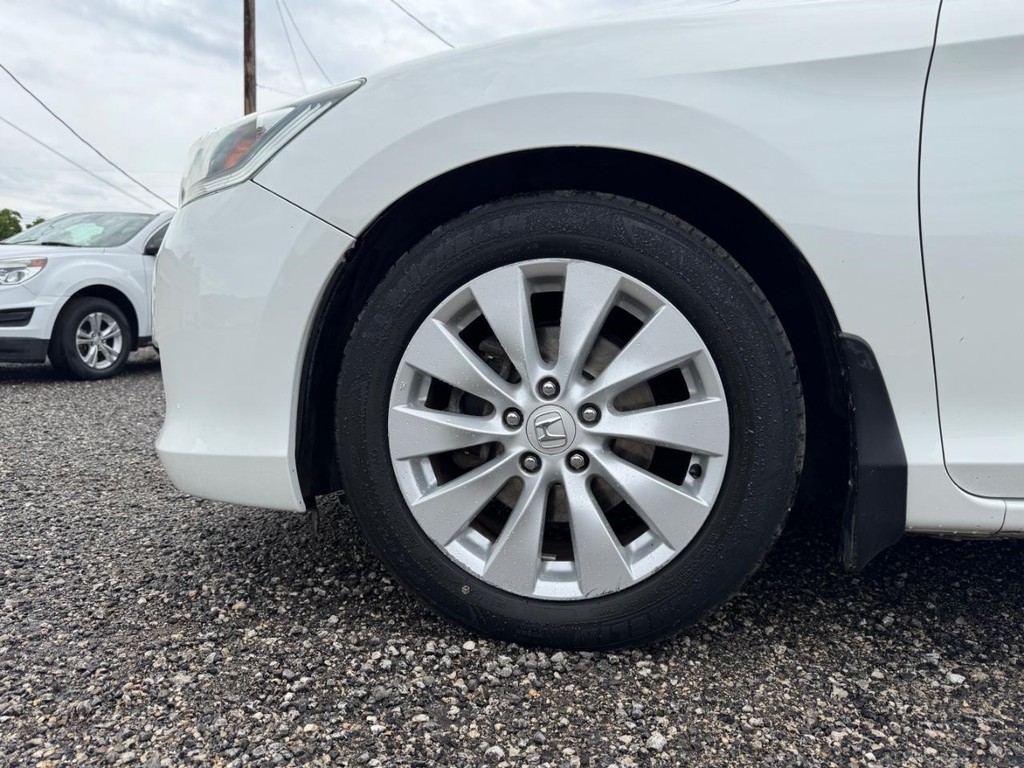 Honda Accord Sedan Vehicle Image 18