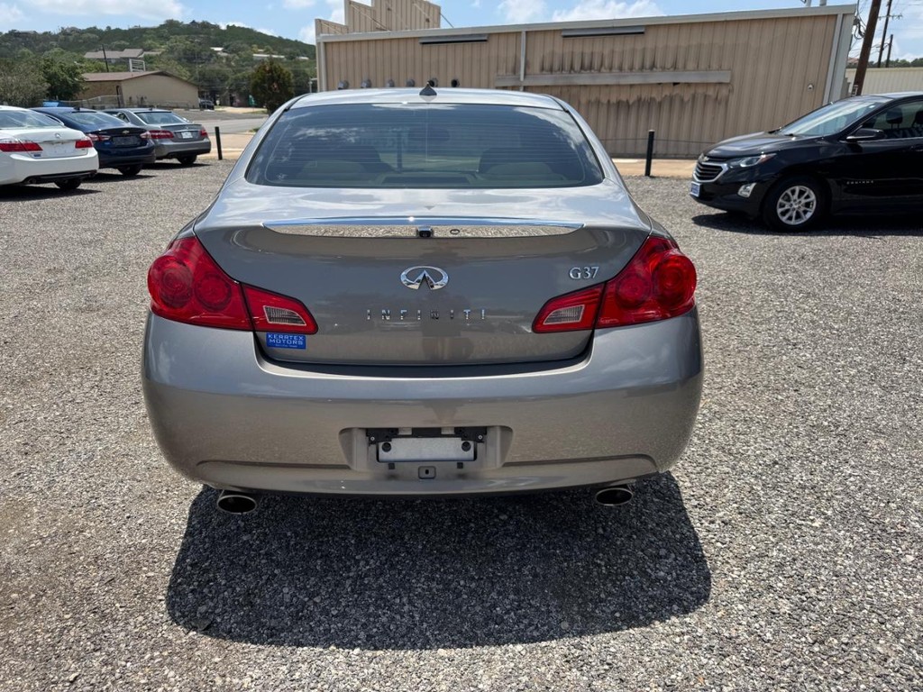 INFINITI G37 Sedan Vehicle Image 09