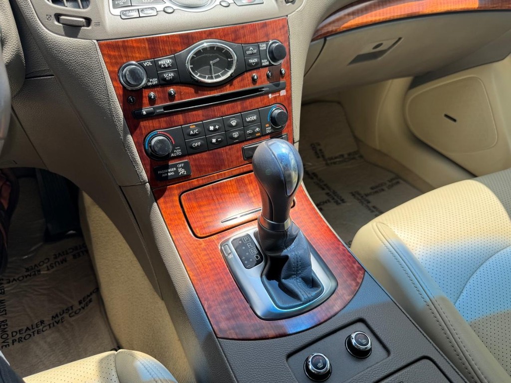 INFINITI G37 Sedan Vehicle Image 12