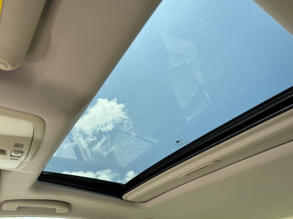 INFINITI G37 Sedan Vehicle Image 17