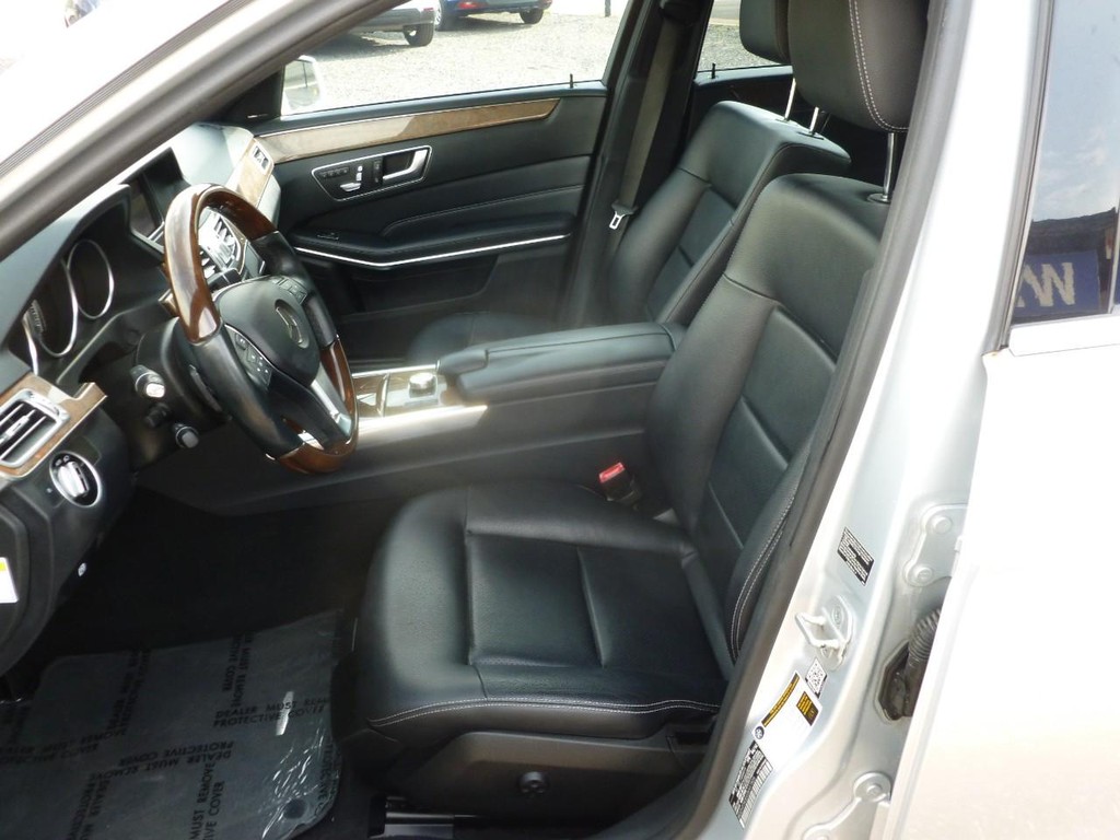 Mercedes-Benz E-Class Vehicle Image 06