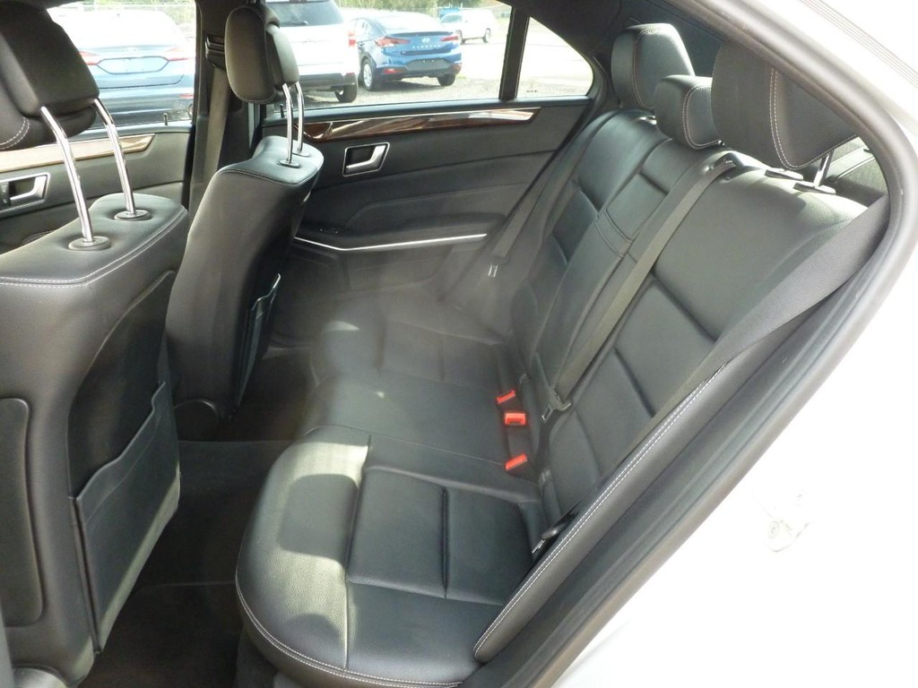 Mercedes-Benz E-Class Vehicle Image 07