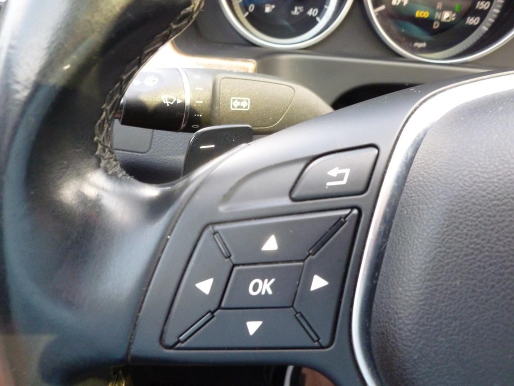 Mercedes-Benz E-Class Vehicle Image 12