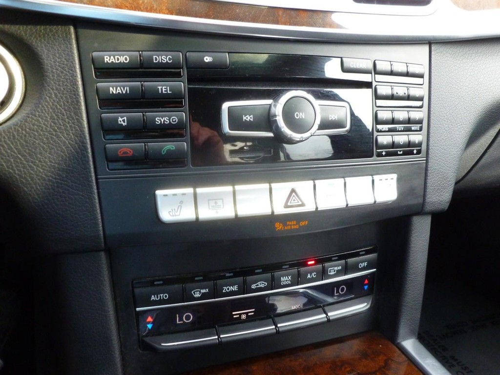 Mercedes-Benz E-Class Vehicle Image 14