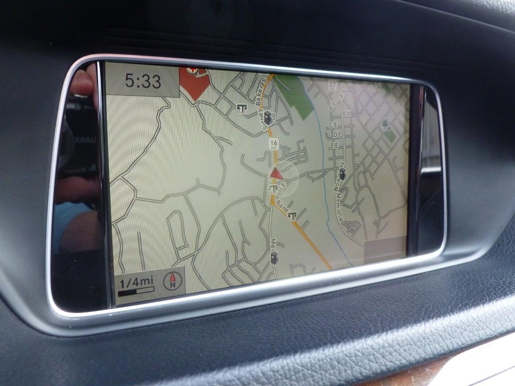 Mercedes-Benz E-Class Vehicle Image 15