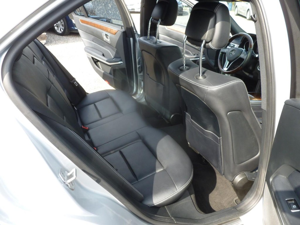 Mercedes-Benz E-Class Vehicle Image 23