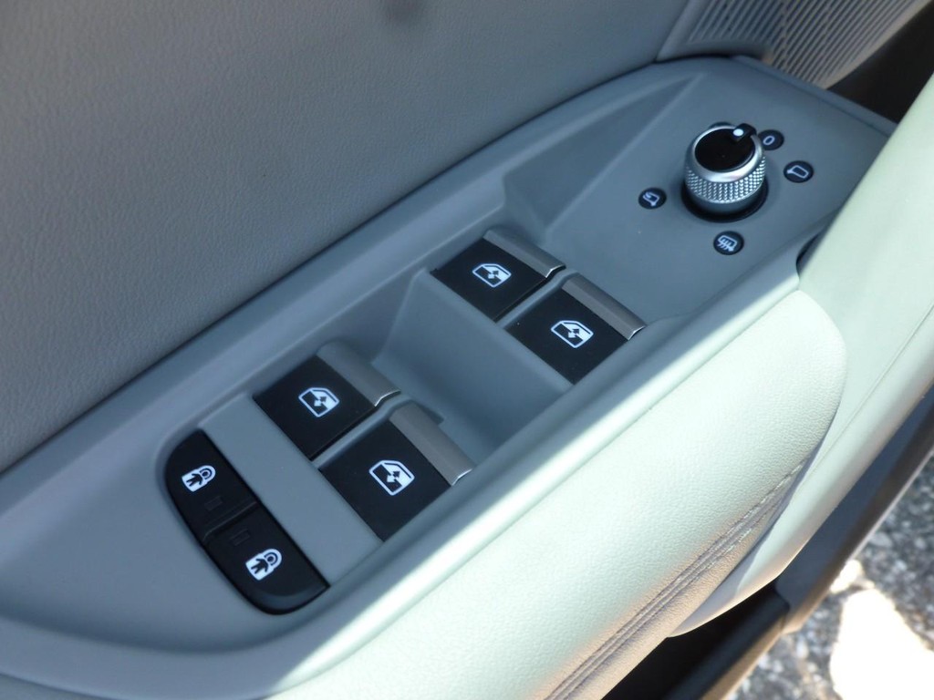 Audi Q5 Vehicle Image 10