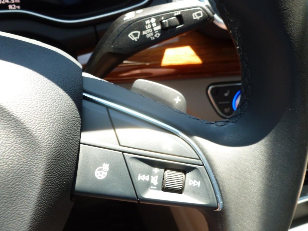 Audi Q5 Vehicle Image 14