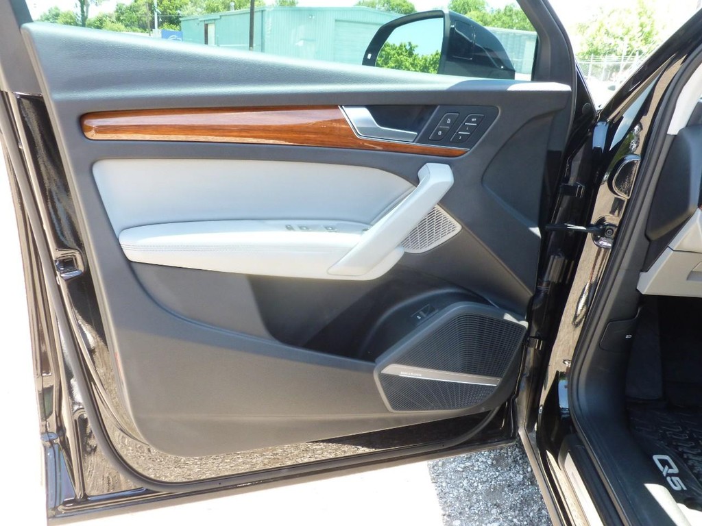 Audi Q5 Vehicle Image 24