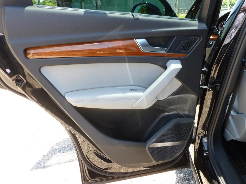 Audi Q5 Vehicle Image 25