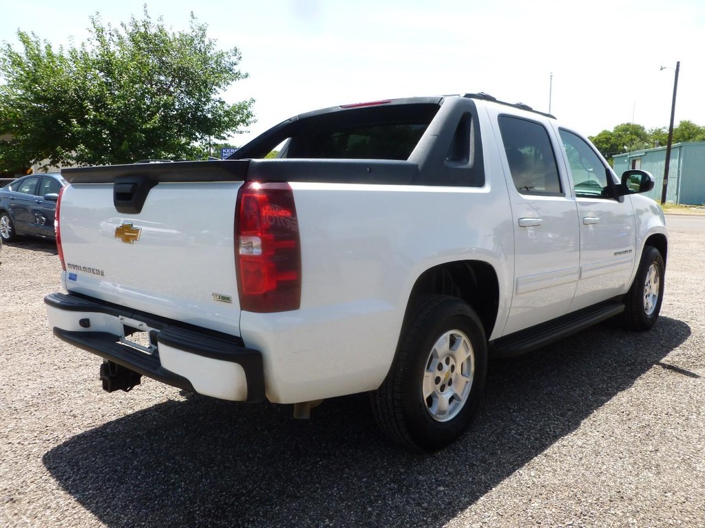 Chevrolet Avalanche Vehicle Image 03