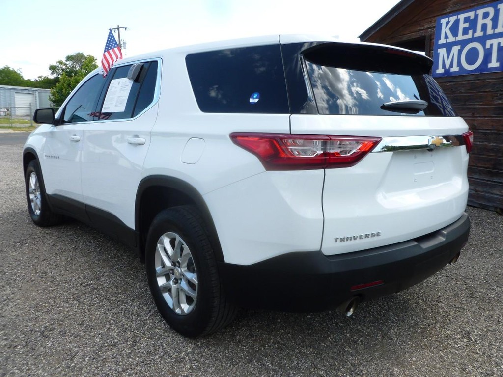 Chevrolet Traverse Vehicle Image 02