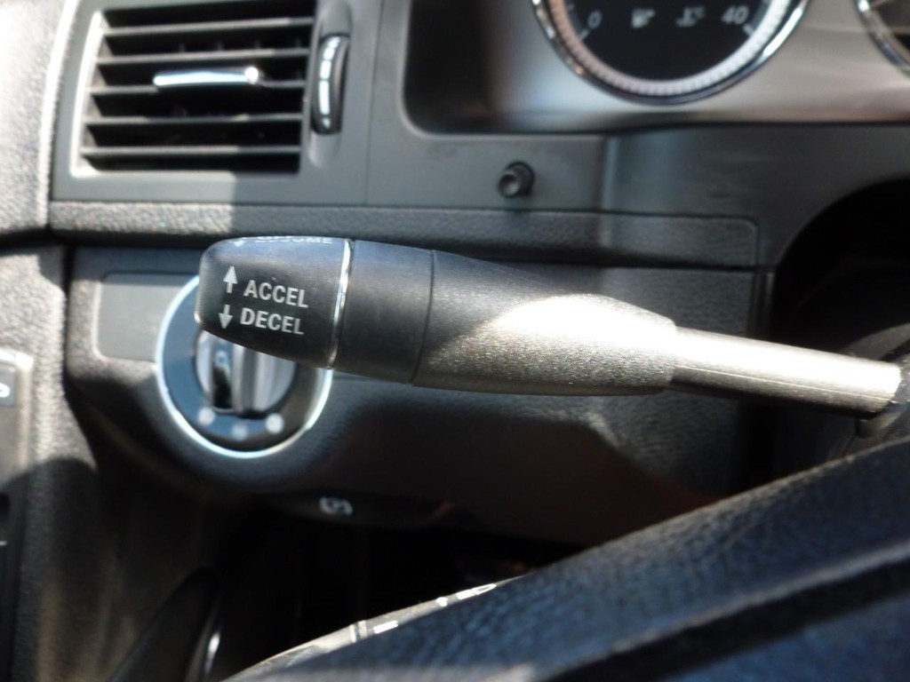 Mercedes-Benz C-Class Vehicle Image 11
