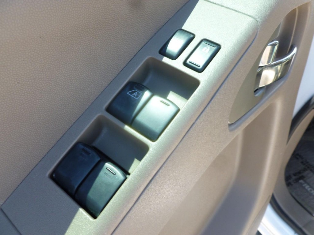 Nissan Frontier Vehicle Image 09