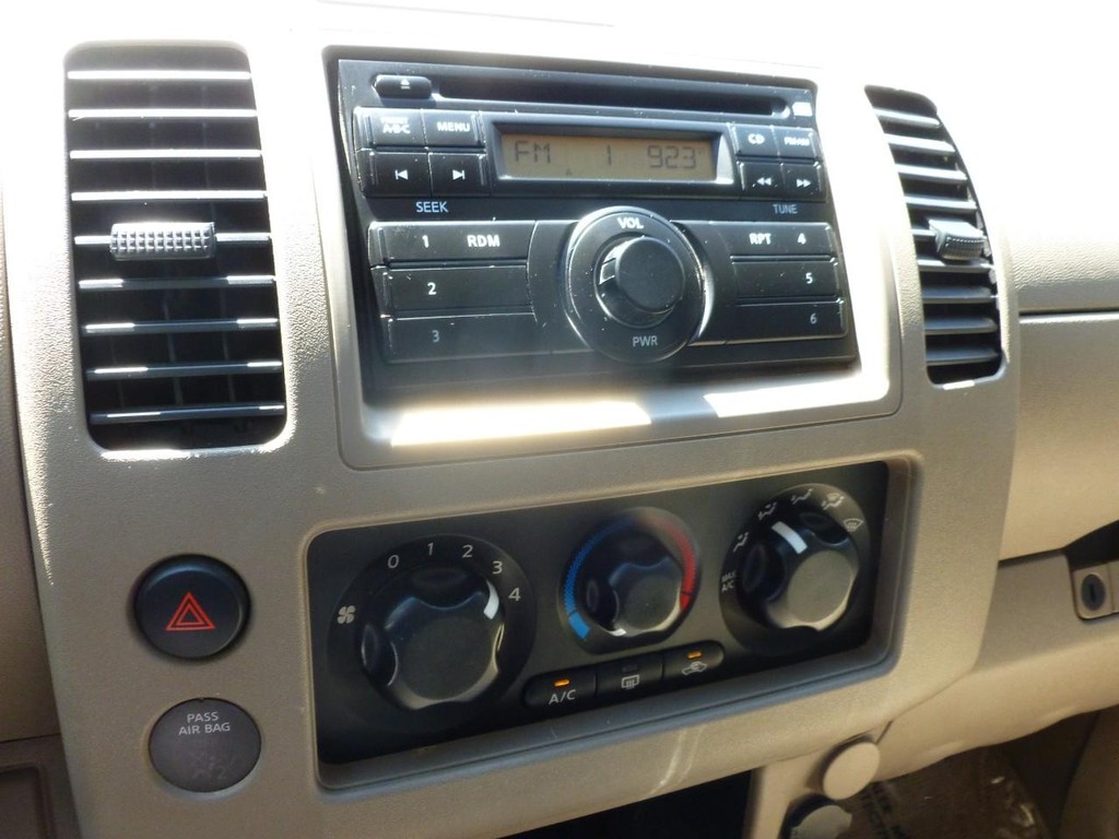 Nissan Frontier Vehicle Image 12