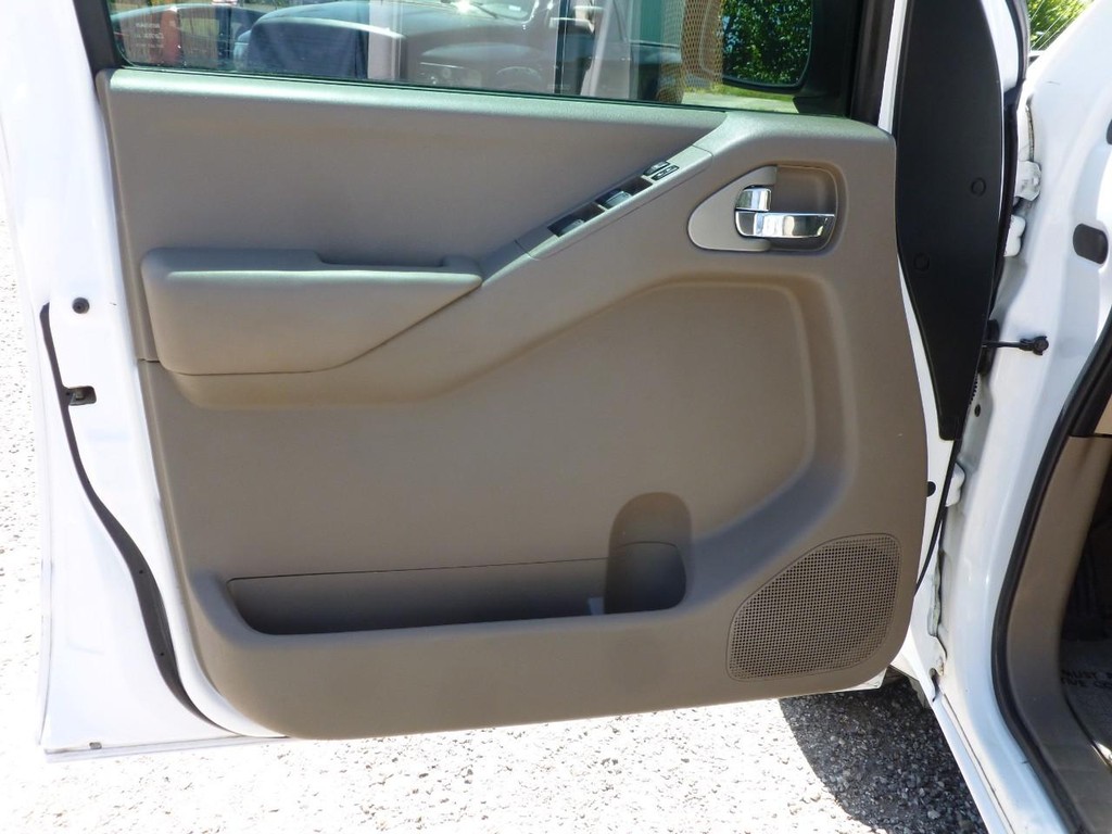 Nissan Frontier Vehicle Image 14