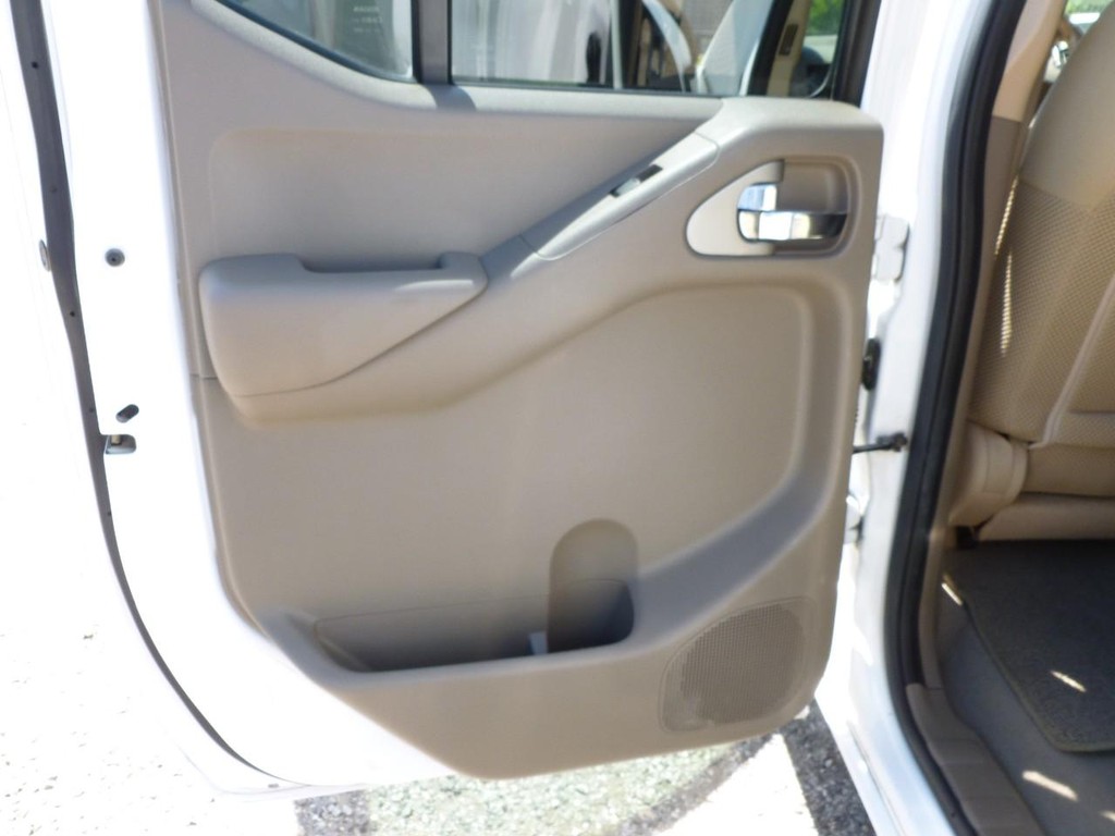 Nissan Frontier Vehicle Image 15
