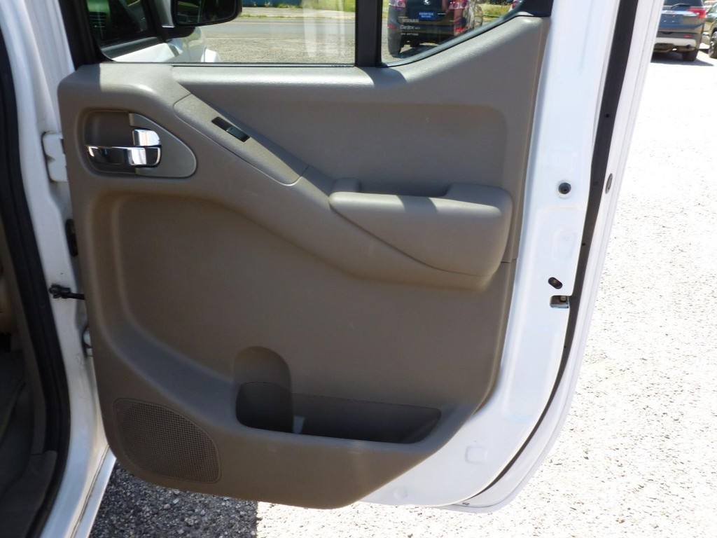 Nissan Frontier Vehicle Image 16
