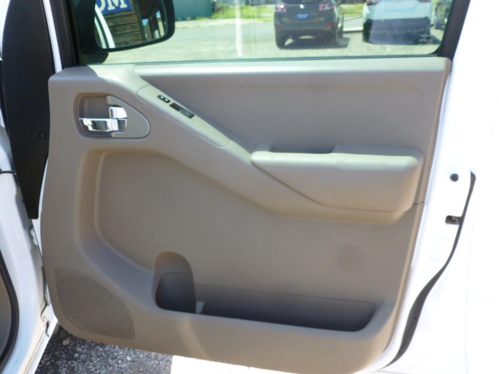 Nissan Frontier Vehicle Image 17