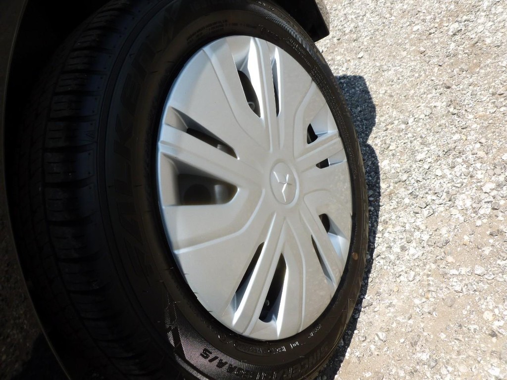 Mitsubishi Mirage Vehicle Image 16