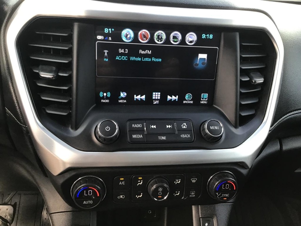 GMC Acadia Vehicle Image 09