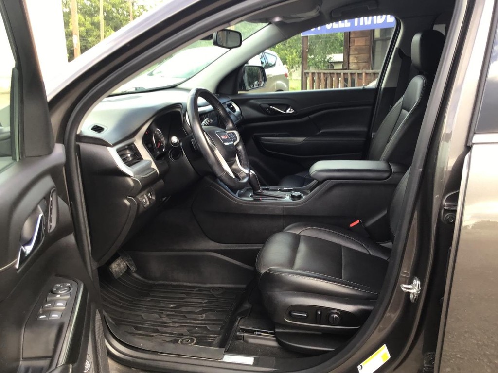 GMC Acadia Vehicle Image 12
