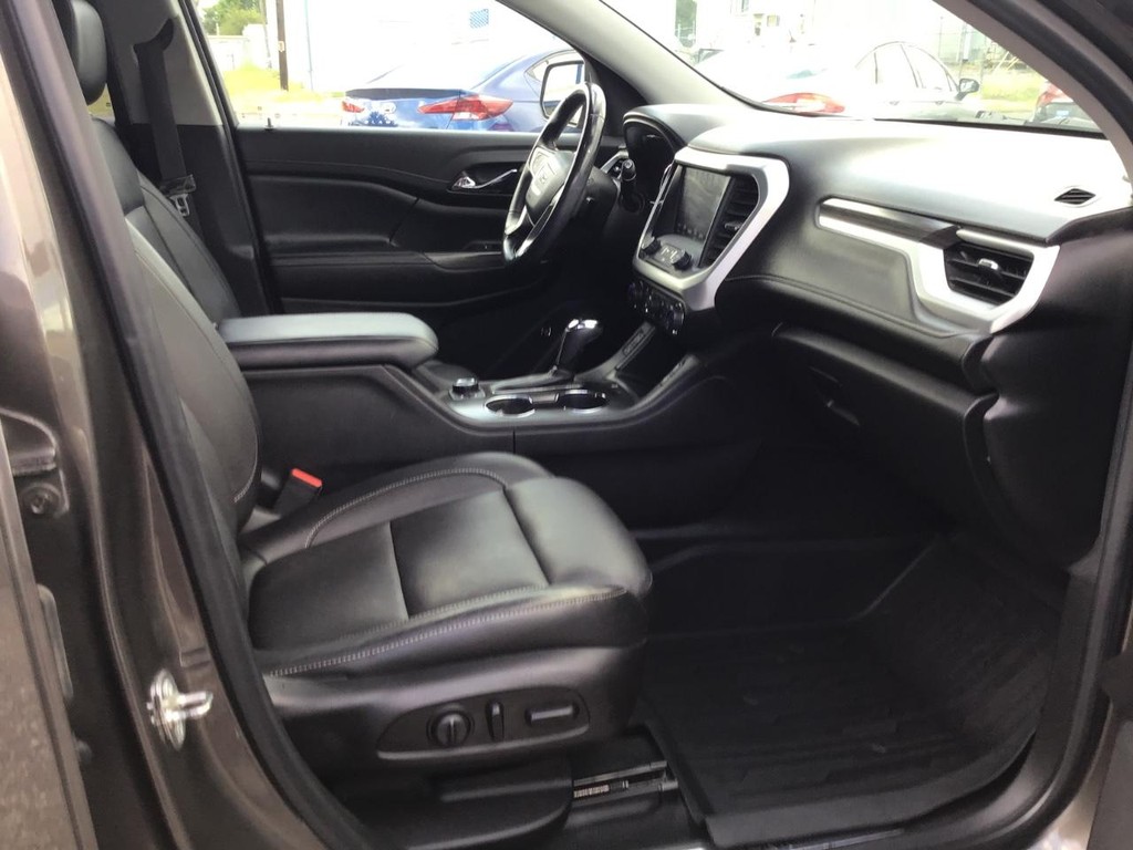 GMC Acadia Vehicle Image 14