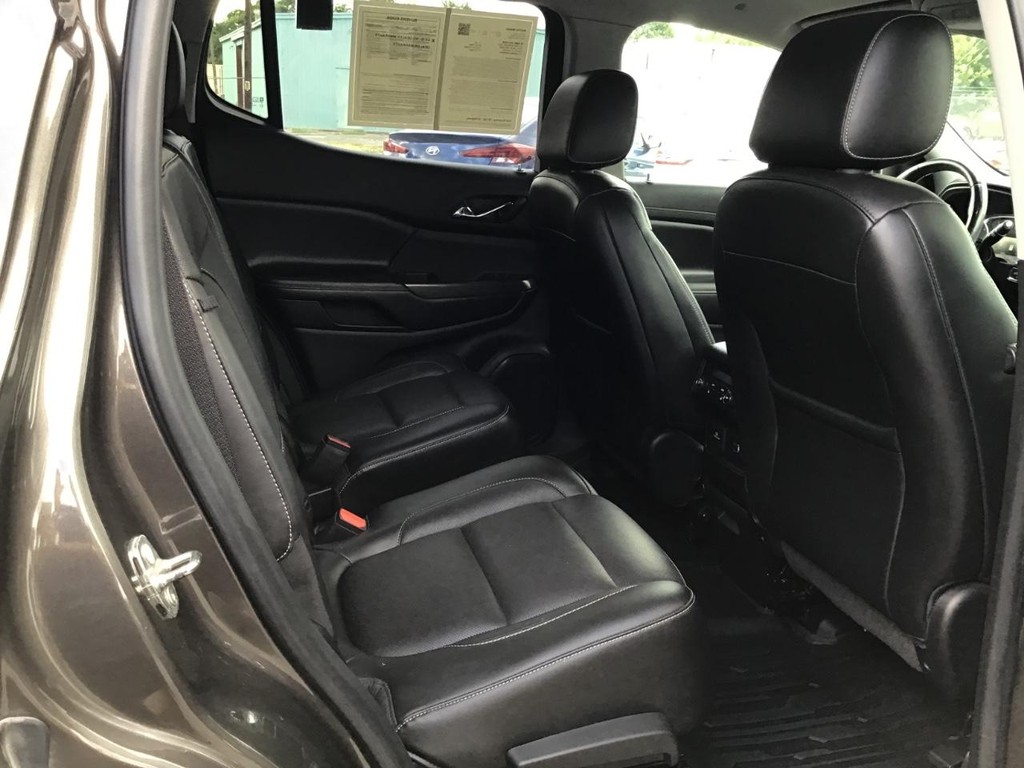 GMC Acadia Vehicle Image 15