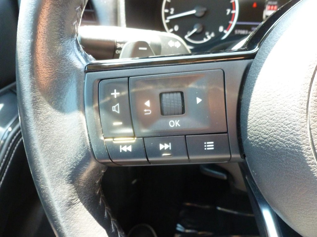Nissan Rogue Vehicle Image 11