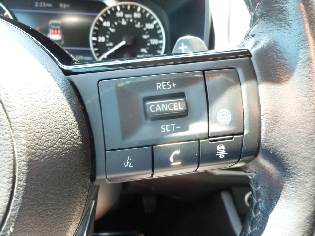Nissan Rogue Vehicle Image 12