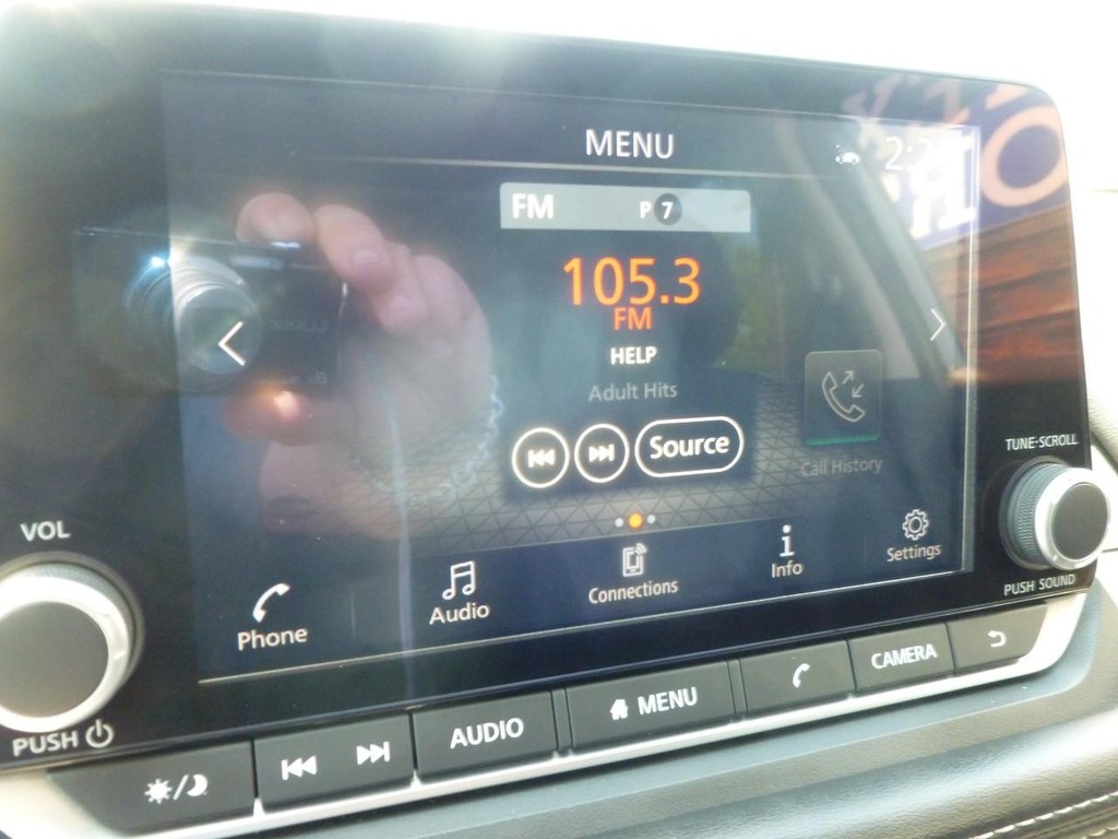 Nissan Rogue Vehicle Image 13
