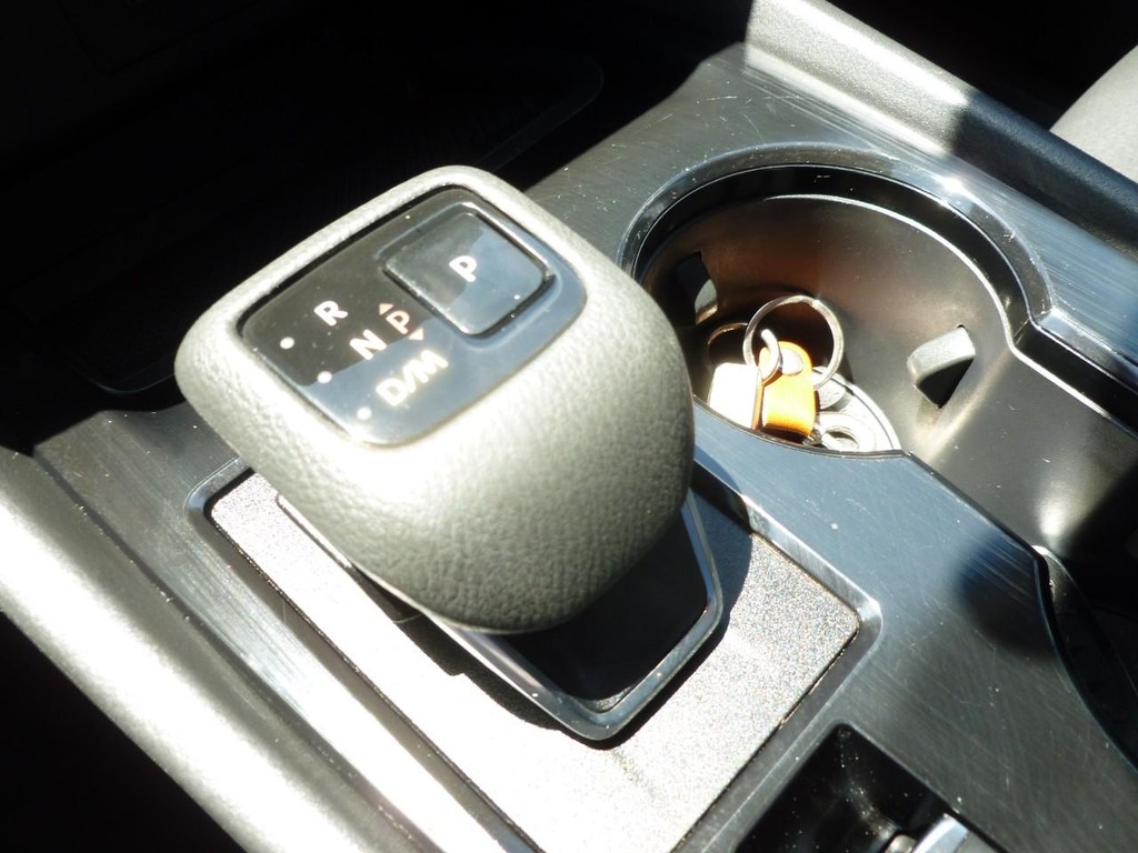 Nissan Rogue Vehicle Image 15