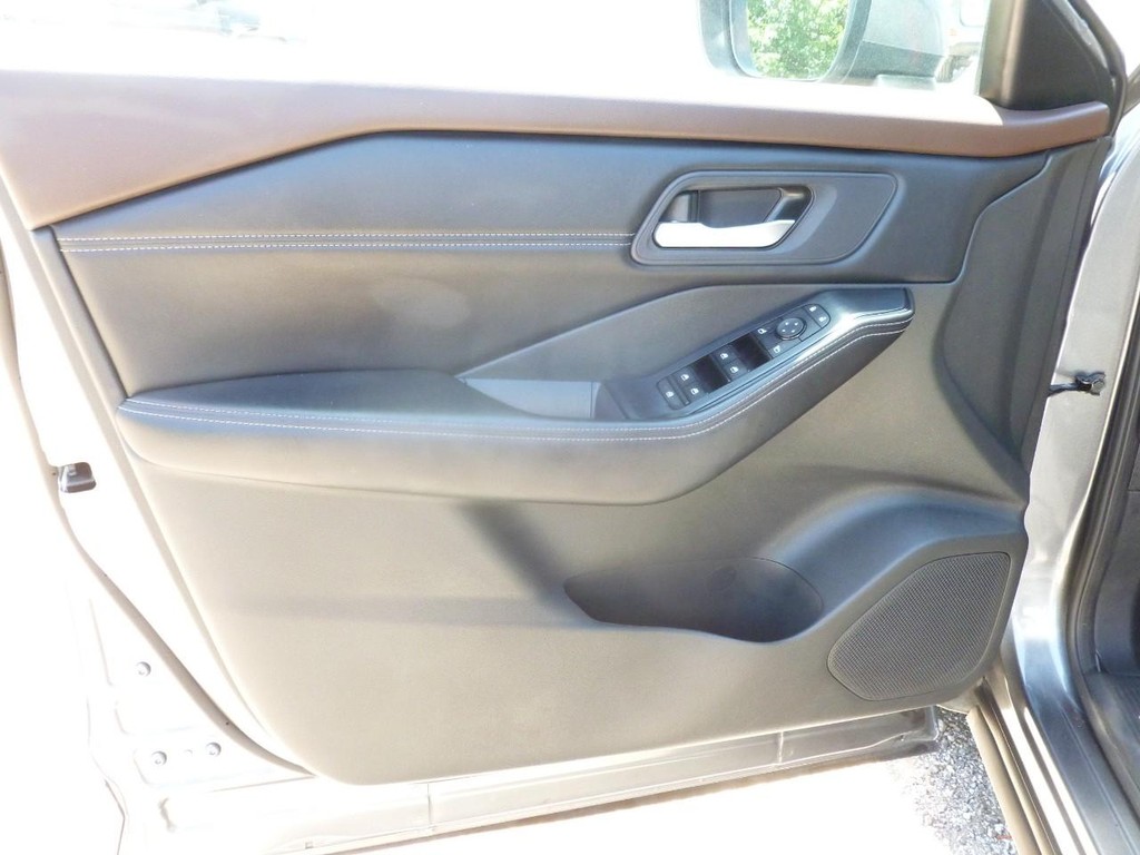 Nissan Rogue Vehicle Image 21