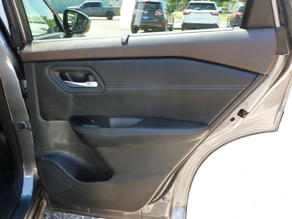 Nissan Rogue Vehicle Image 23