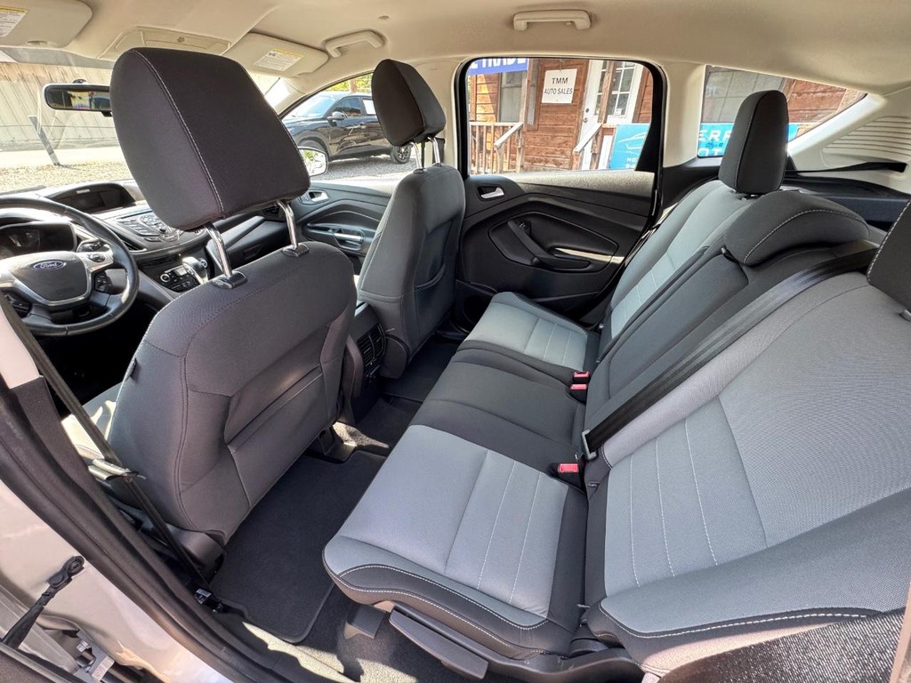 Ford C-Max Hybrid Vehicle Image 10