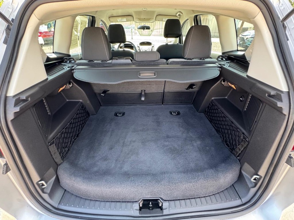 Ford C-Max Hybrid Vehicle Image 15