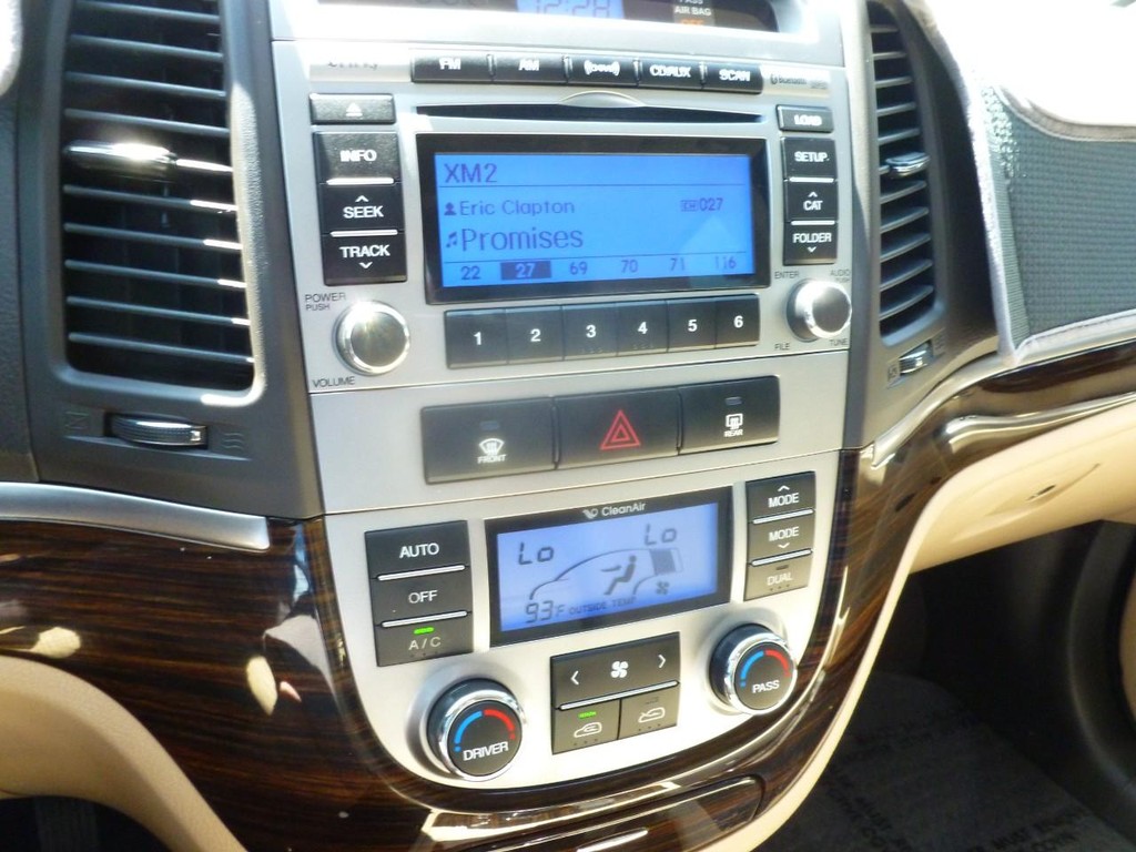Hyundai Santa Fe Vehicle Image 11