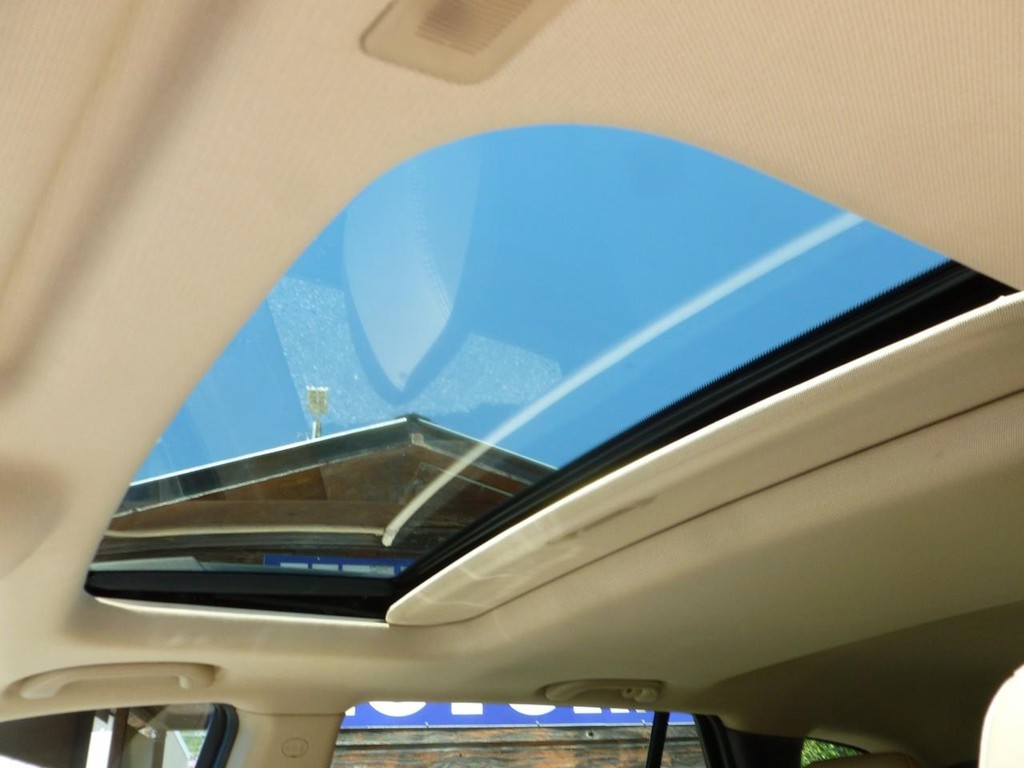 Hyundai Santa Fe Vehicle Image 15