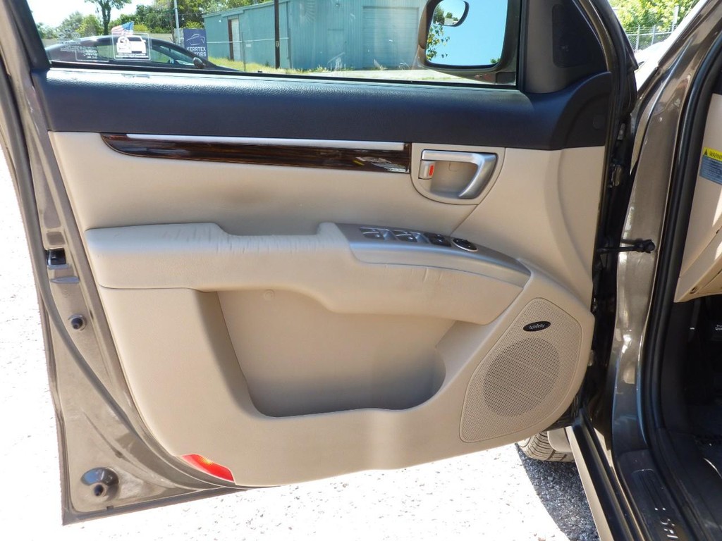 Hyundai Santa Fe Vehicle Image 17