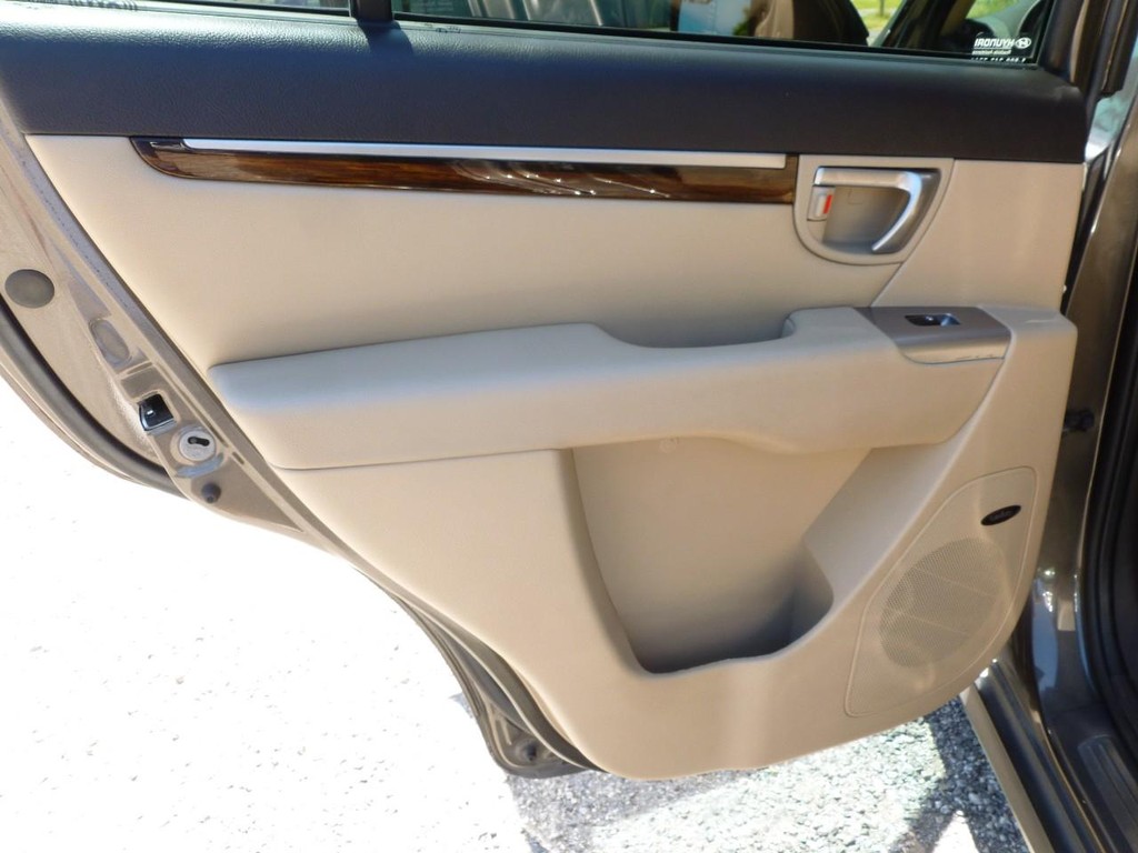 Hyundai Santa Fe Vehicle Image 18