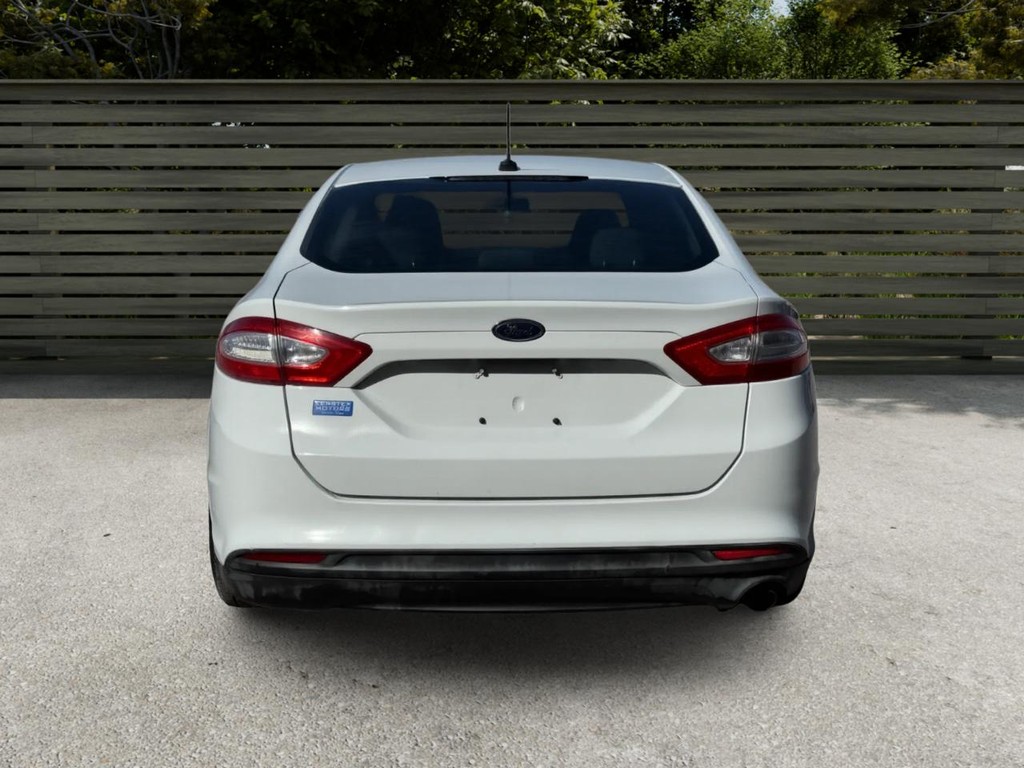 Ford Fusion Vehicle Image 05