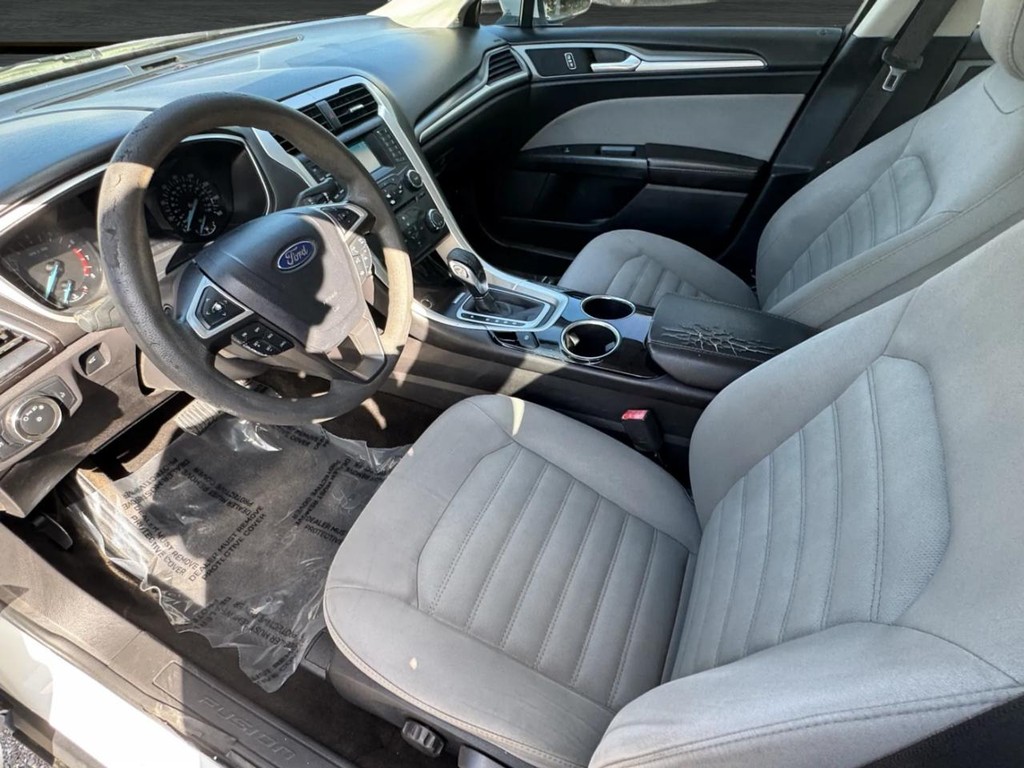 Ford Fusion Vehicle Image 10