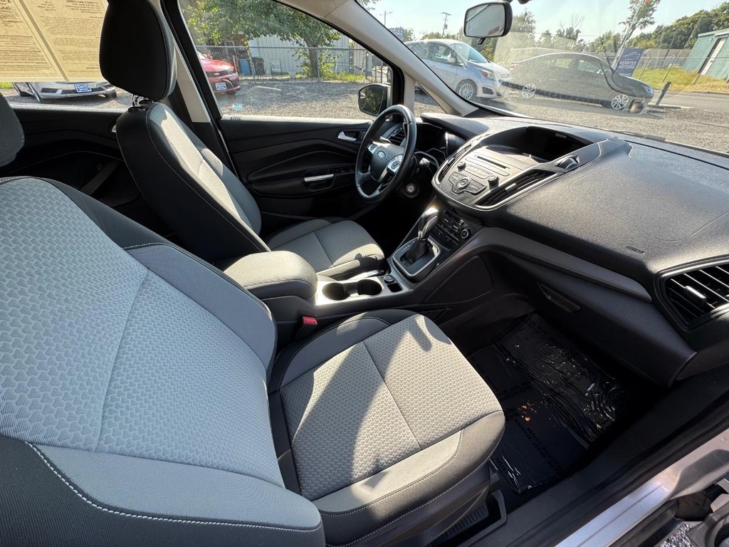 Ford C-Max Hybrid Vehicle Image 13